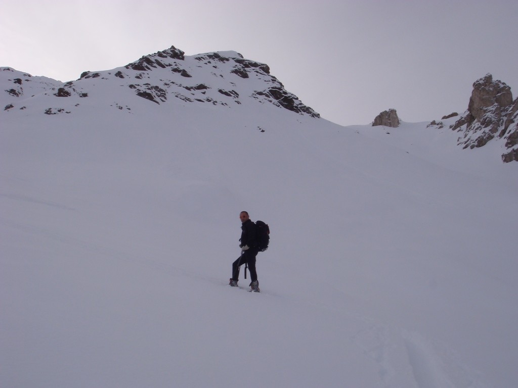 salendo il canale verso la forcella la costela