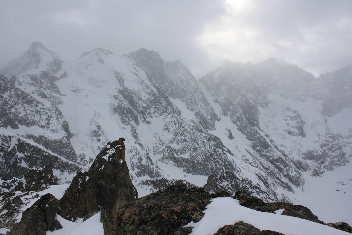 Du Pic de Neige Cordier à la Brèche d'Alvau, depuis l'Epaule du Pic W de Chamoissière