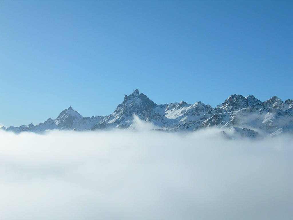 Tout juste au dessus de la mer de nuages
