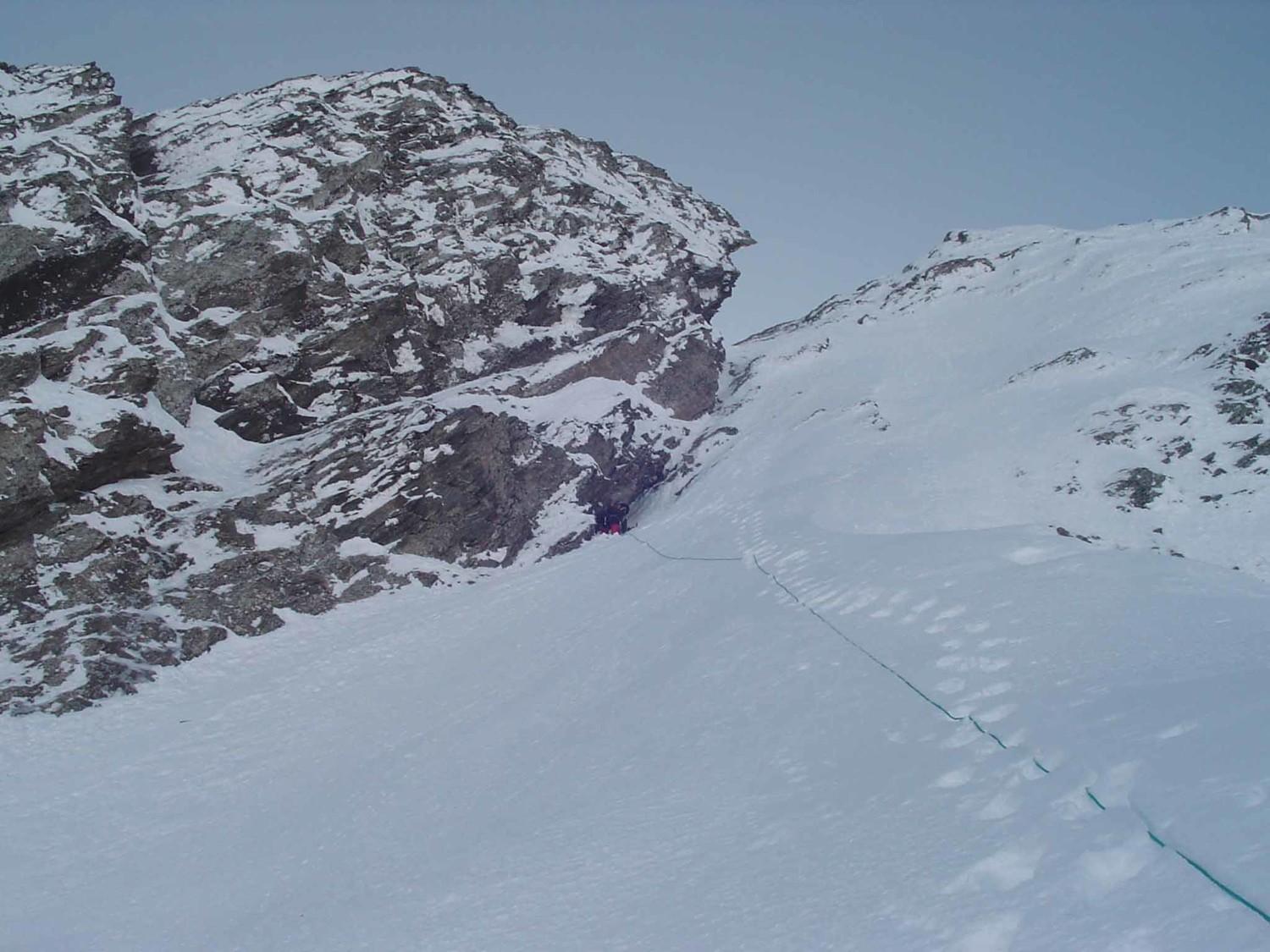 encordés à 3 , rampe de neige après le "pas" de mixte