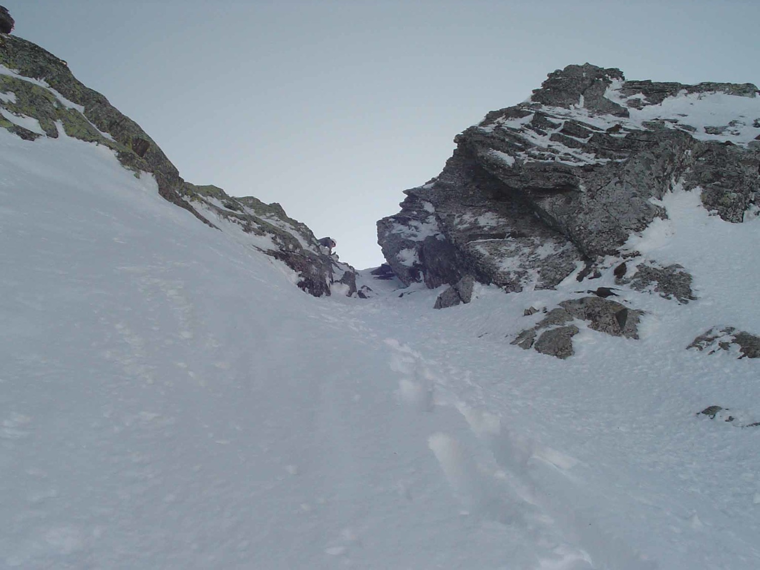 brèche donnant accès à la dernière pente de descente