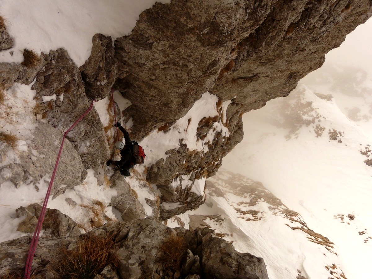 Pic Ponsin : Couloir de gauche des Planes - le ressaut mixte pour atteindre l'arche