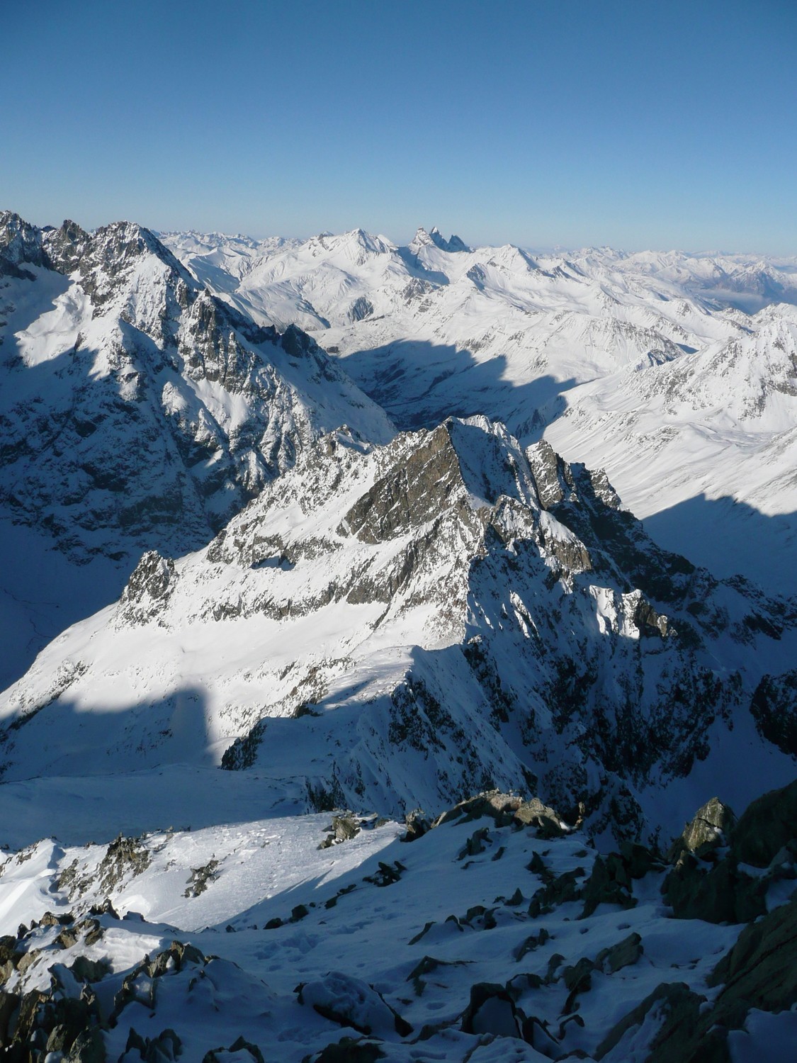 Arête Nord du Pic de Neige Cordier, depuis le sommet