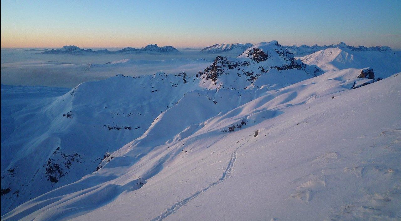 Des Aravis à la Tournette depuis le Col des Chasseurs en fin d'a-m