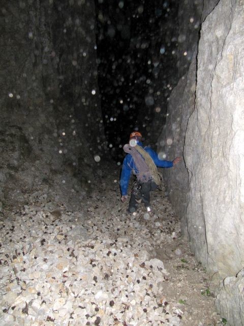 Descente dans le pierrier du couloir Est
