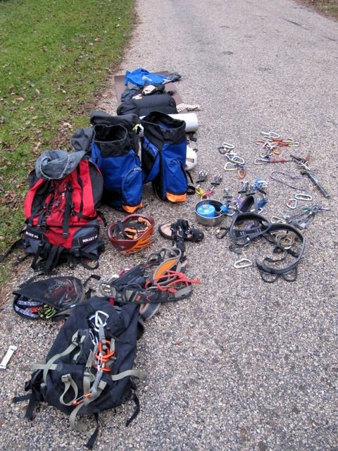 Le lendemain, tri du matos sur la route...