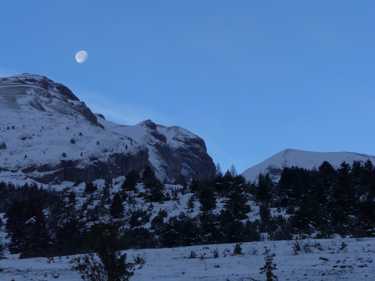 Moon on the Clape ridge