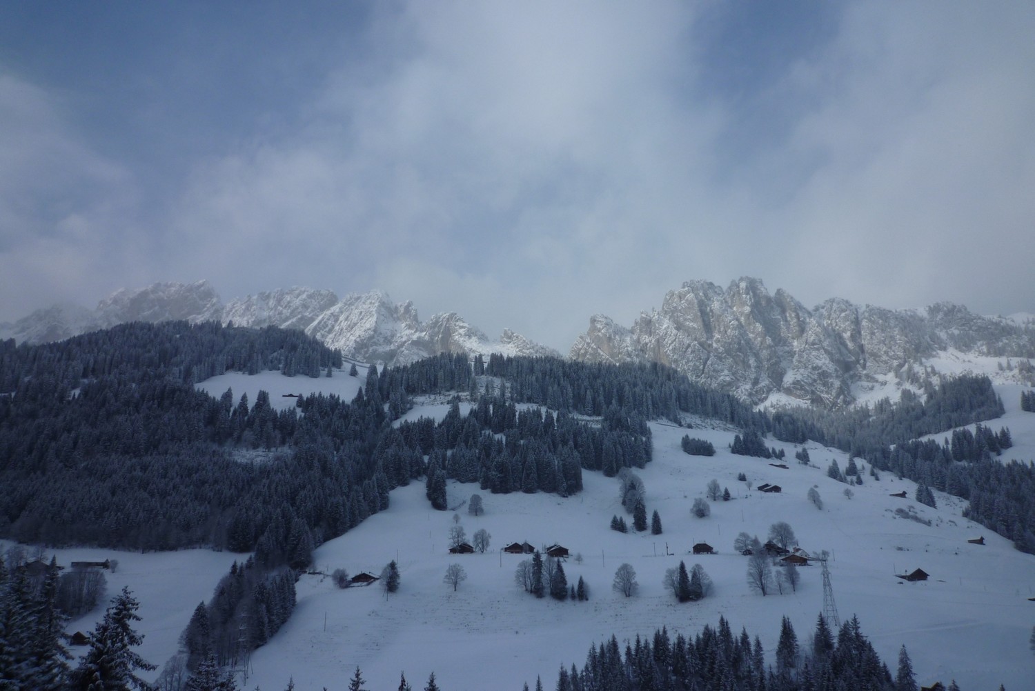 Vue sur les Gastlosen à la montée