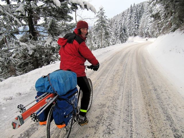 Encore un peu de neige sur la route...