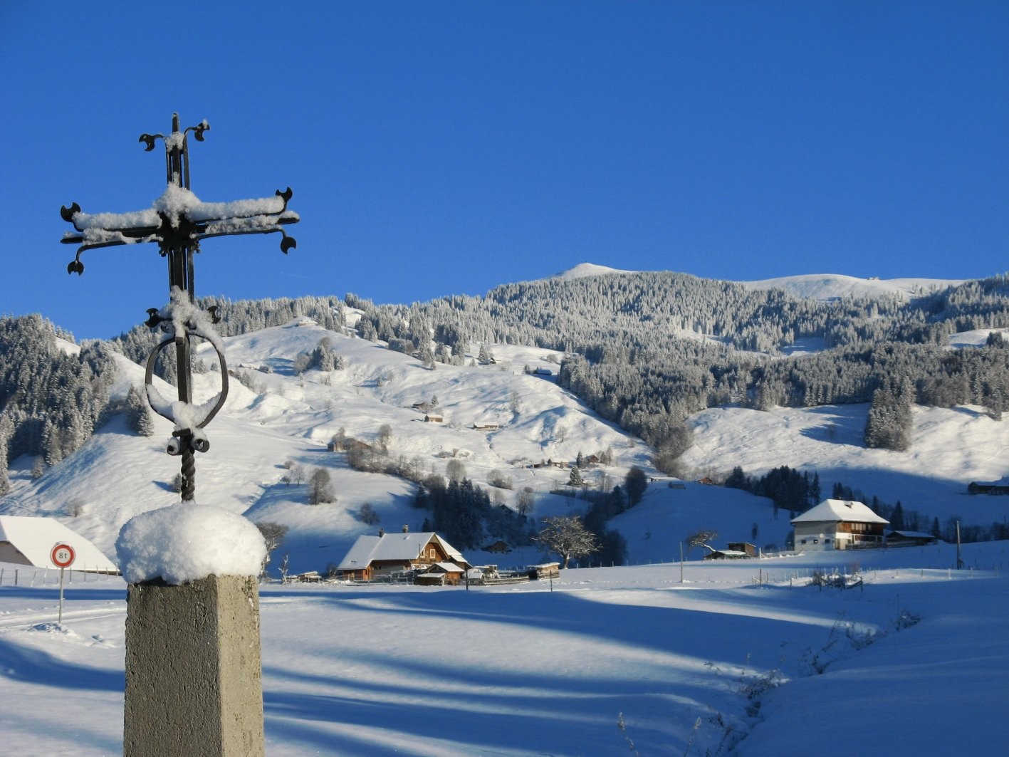 La Berra au loin