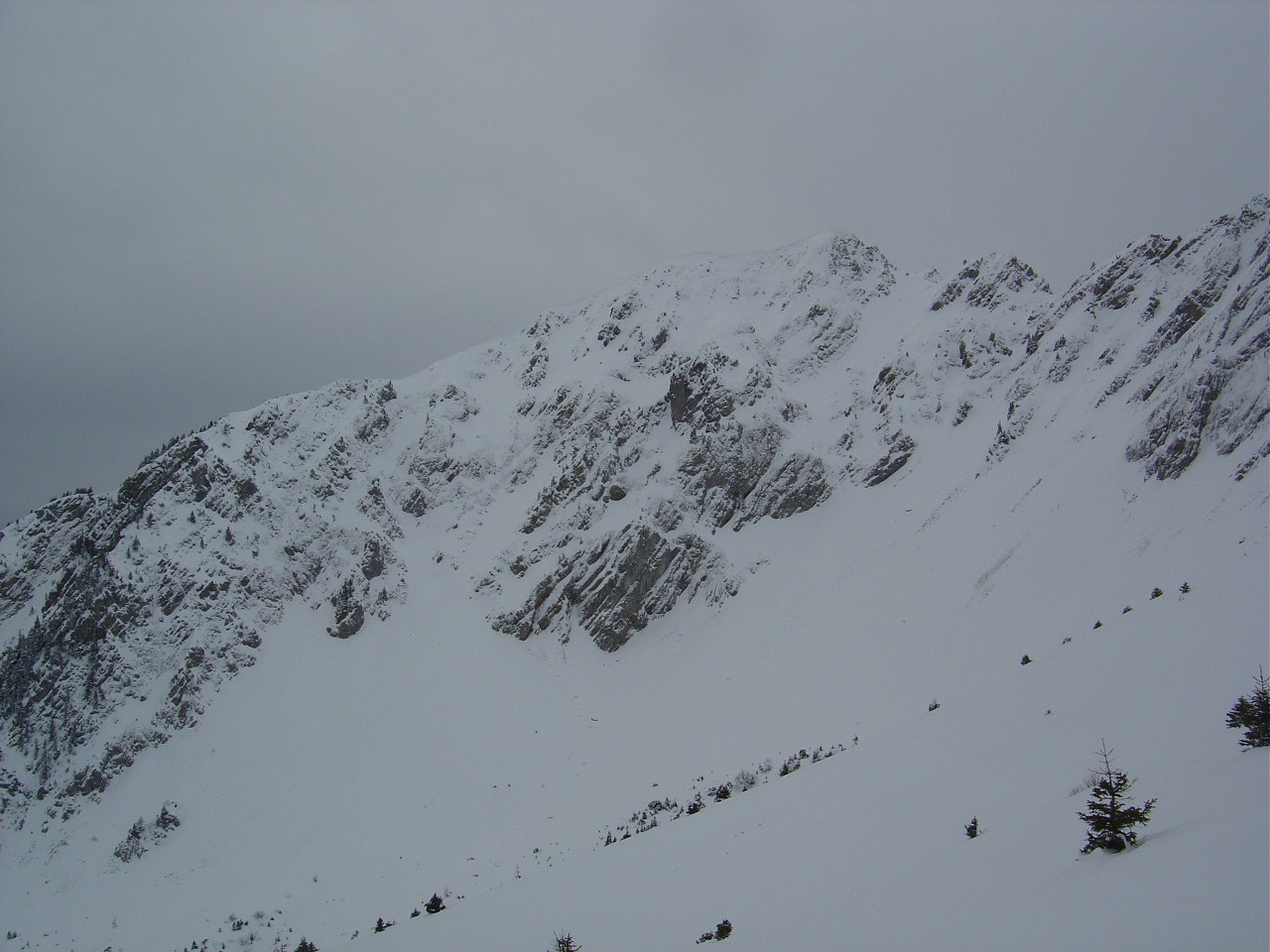 Le versant NE du Mont d'Or vu de la montée au Gros Van