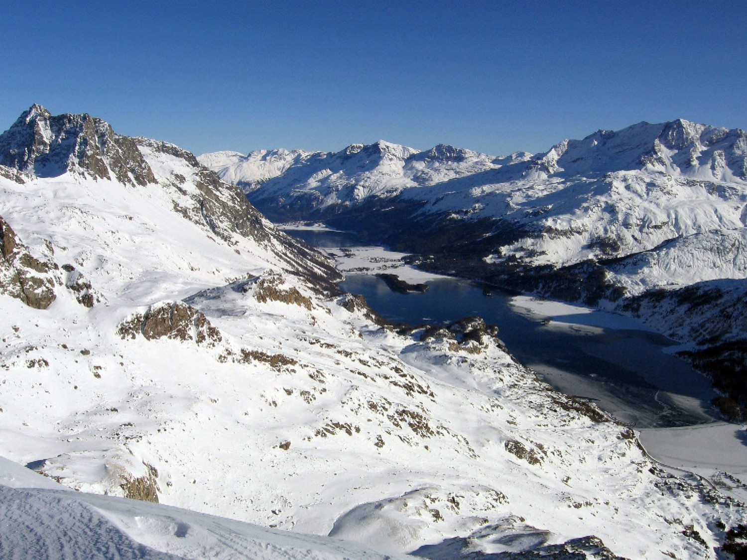 Panorama dell' Alta Engadina dalla cima del Piz Lunghin