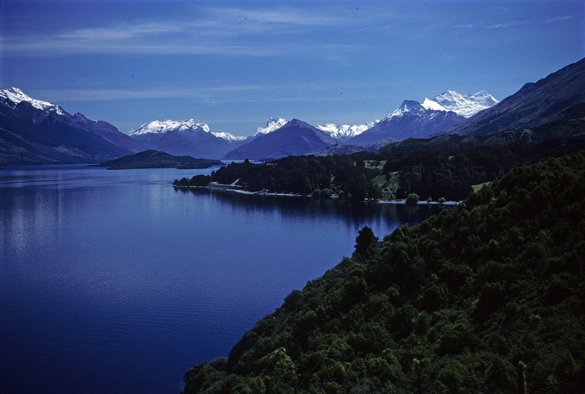 Lac Wakatipu et Earnslaw à droite
