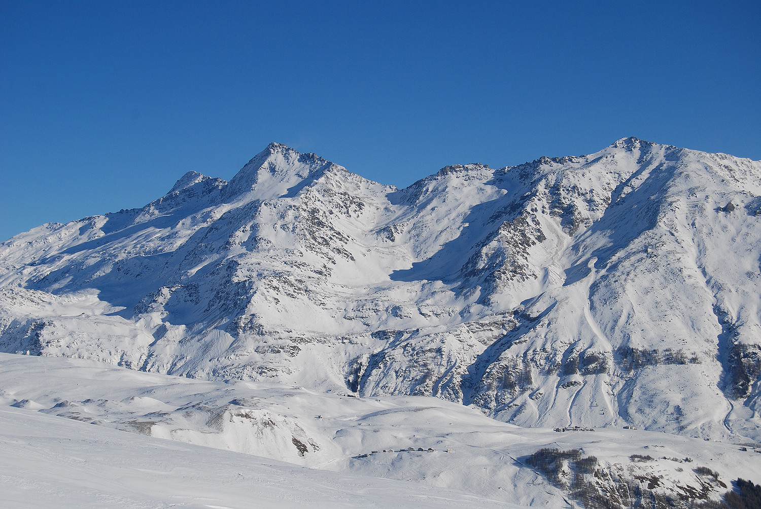 La costiera dal Pizzo della Palù a N sx, al Monte Mater a S dx, vista dal Pizzo Latta 2598 m.