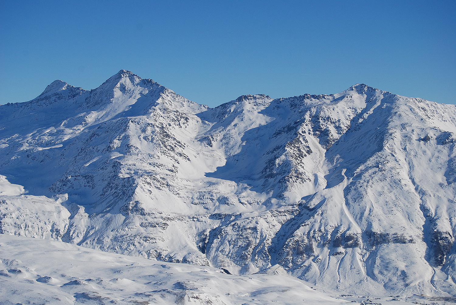 La costiera dal Pizzo della Palù a N sx, al Monte Mater a S dx, vista dal Pizzo Latta 2598 m.
