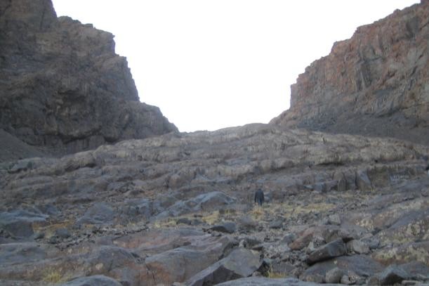 montée vers le col Toubkal (3900m)