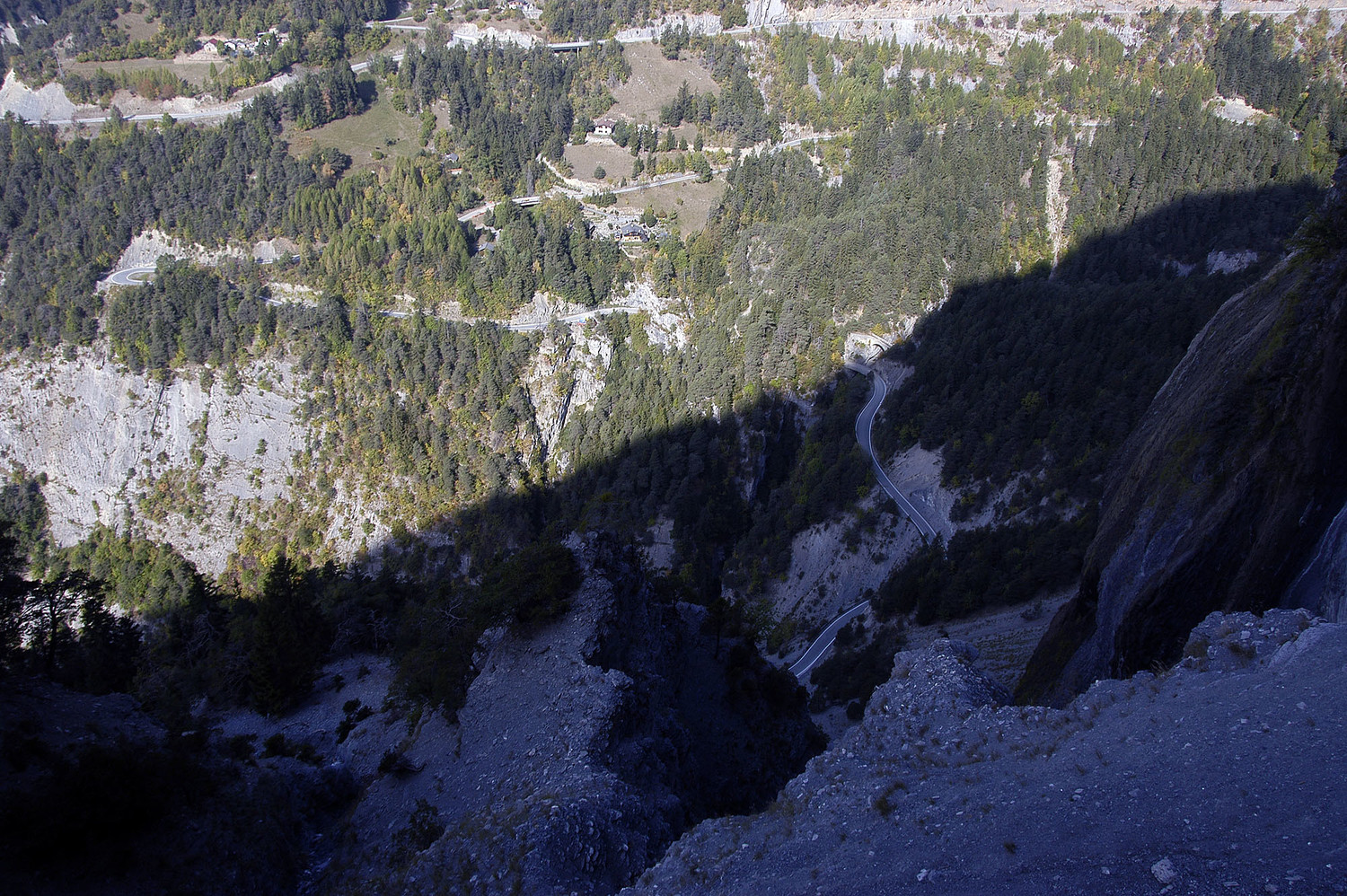Bisse de Savièse: route du Sanetsch