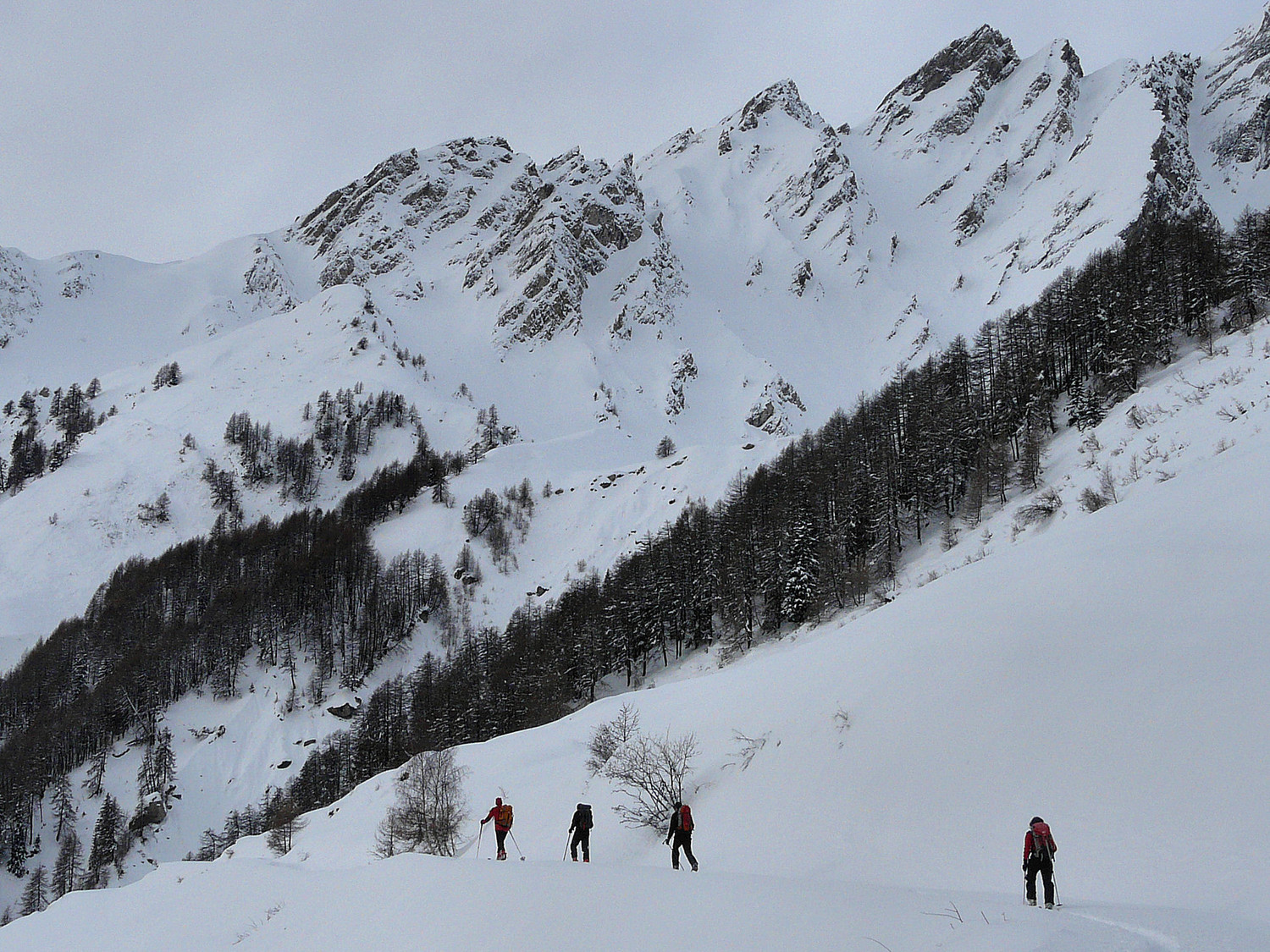 Durant la montée, quelques perspectives de couloirs dans le secteur