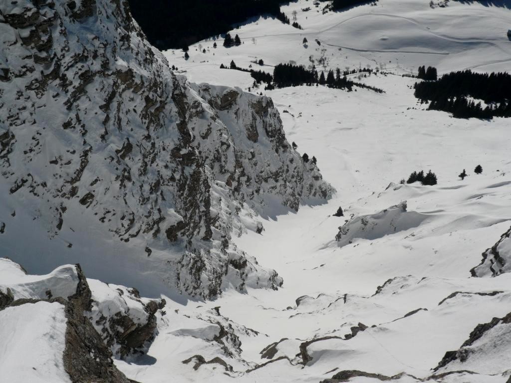 Vue sur le couloir SSW descendant à Chersaule