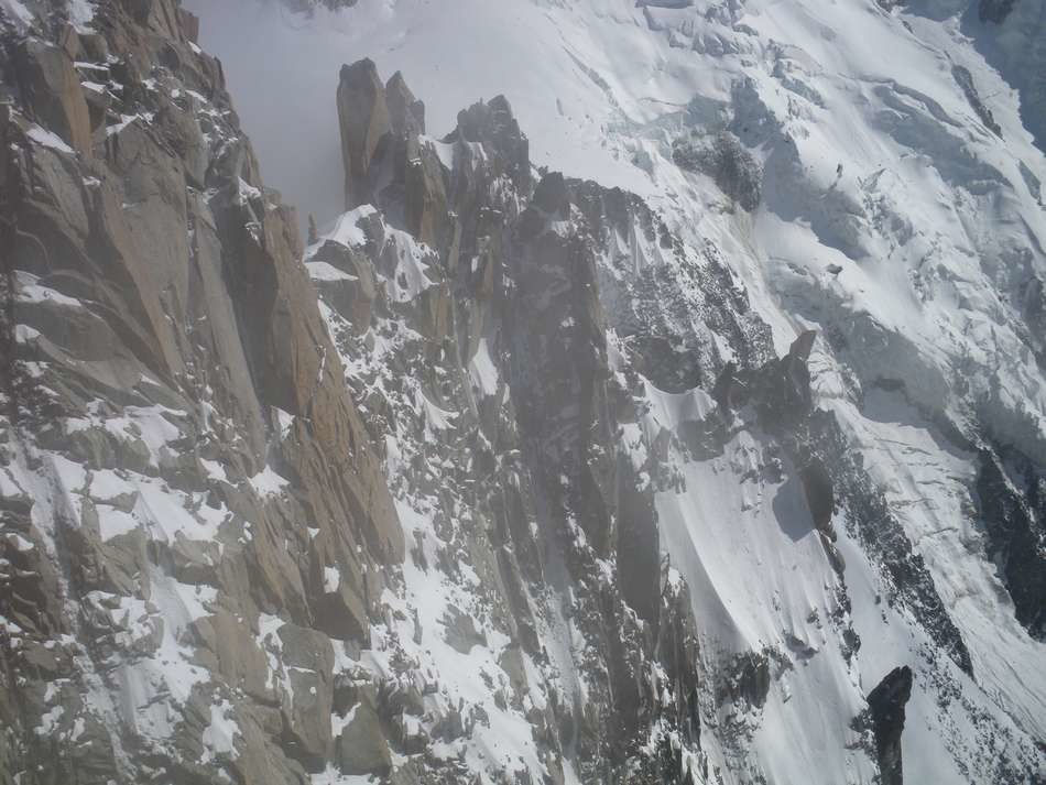 vue depuis le sommet, après l'ascension des raides pentes de neige en glace dur