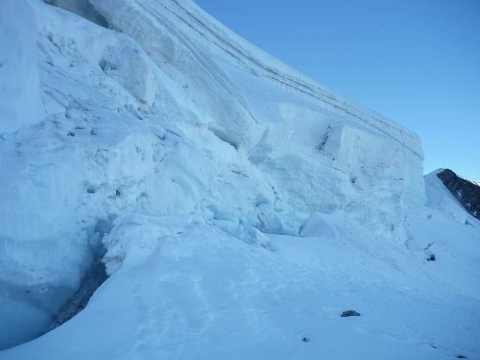 la grande barrière de séracs qu'il faut contourner)