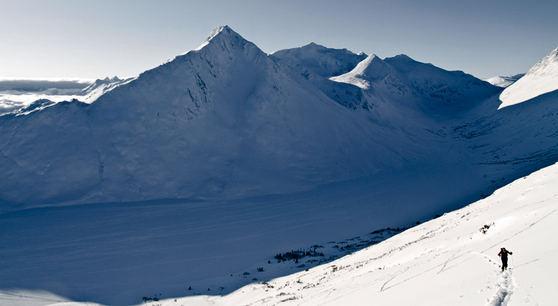 la montee, en arriere plan Fraser lake et Fraser Peak