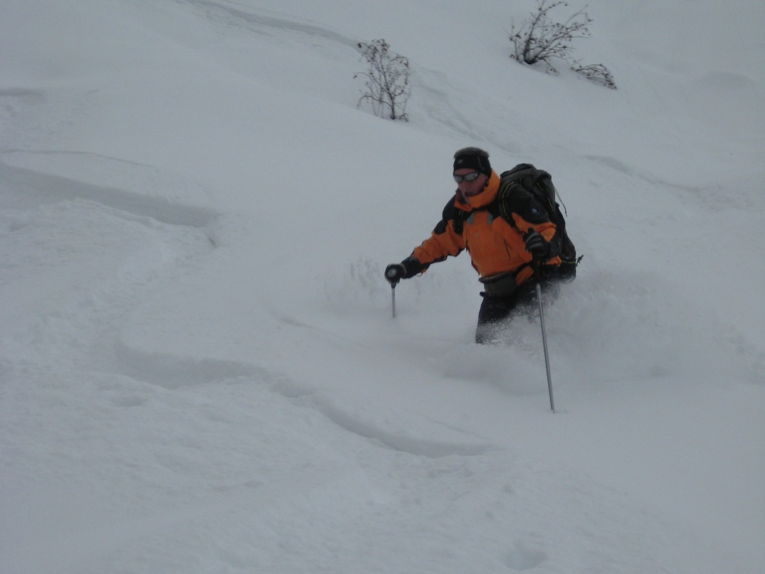 Poudreuse légère sous le col d'Ubine