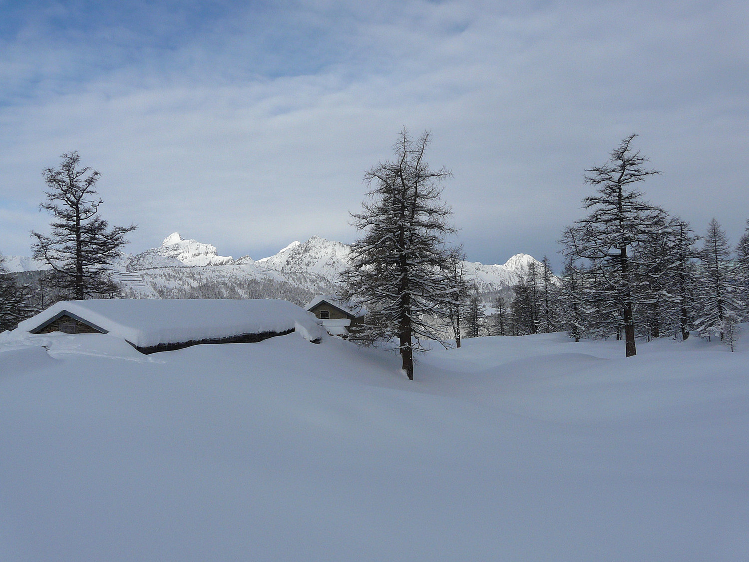 Belle épaisseur de neige aux chalets de la Giète