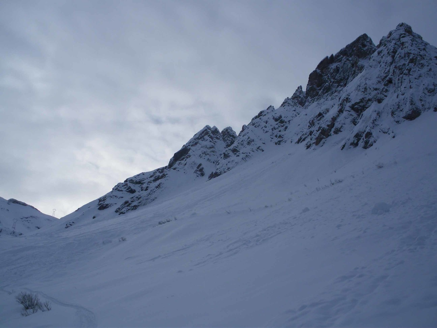 Passage sous l'Aiguille de la Pennaz