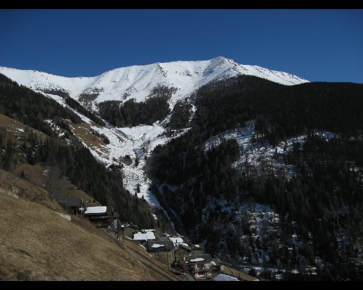Village de Commeire et le Mont Brûlé