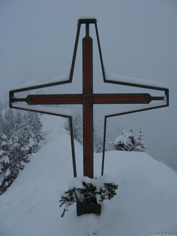 La croix du sommet de L'Aiguille de Mex, un peu de couleur !