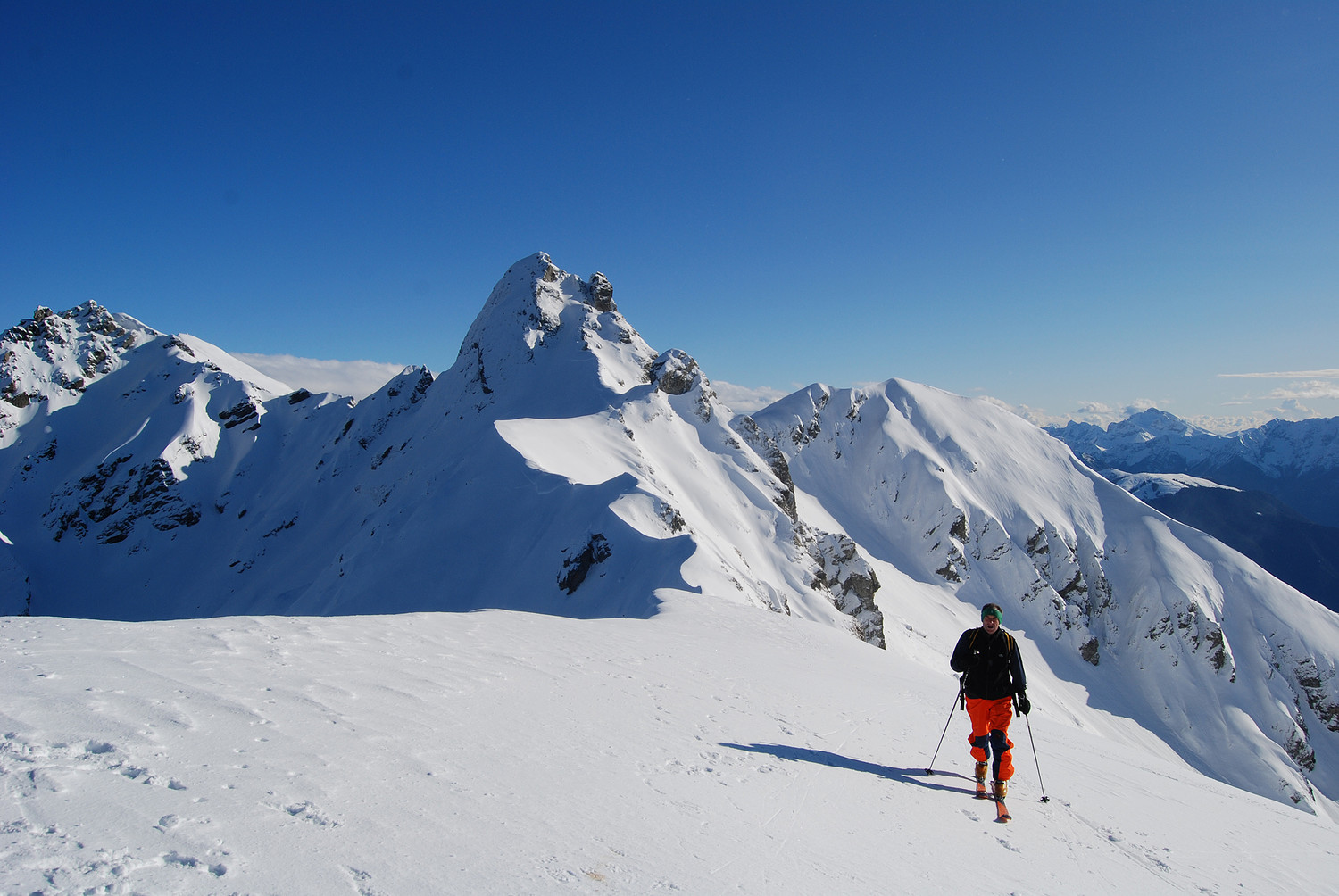 Arrivo in cima al Monte Salmurano 2269 m, con il Monte Valletto 2371 m.