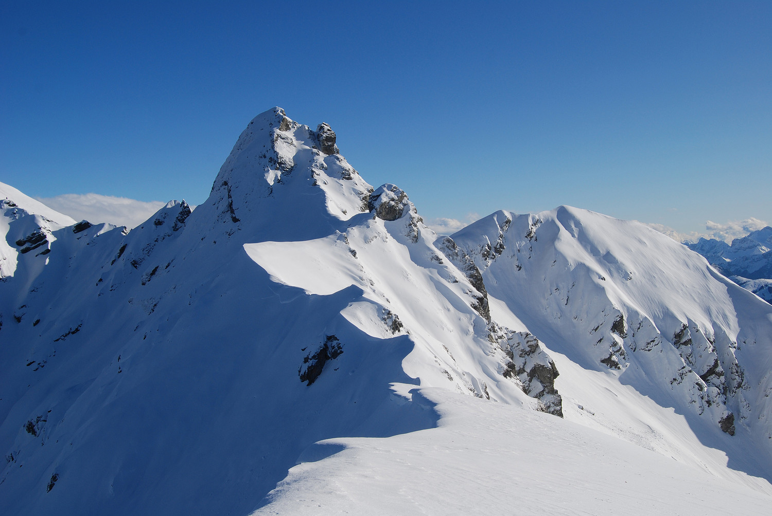 Il Monte Valletto 2371 m dal Monte Salmurano 2269 m