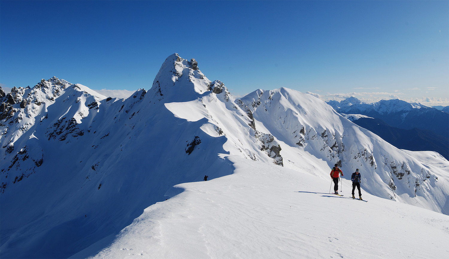 Il Monte Valletto 2371 m, dal Monte Salmurano 2269 m.
