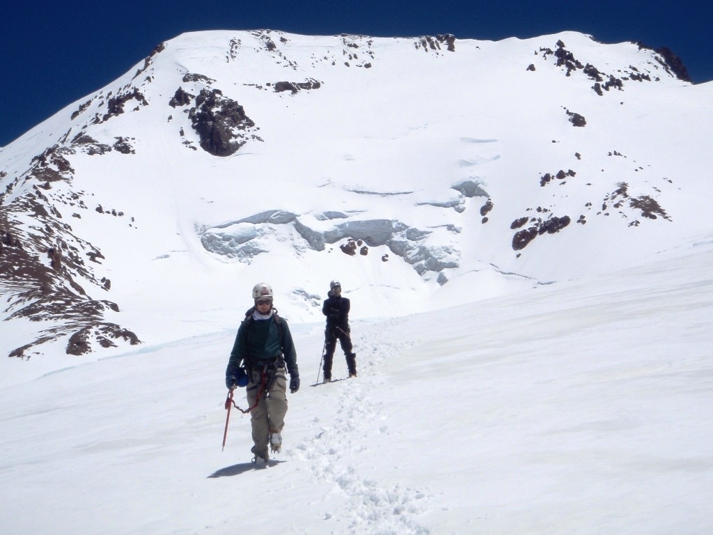 Descente du camp 2. Au fond : La Mesa