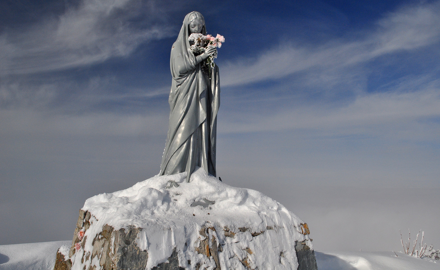 La Vierge toujours à sa place ...