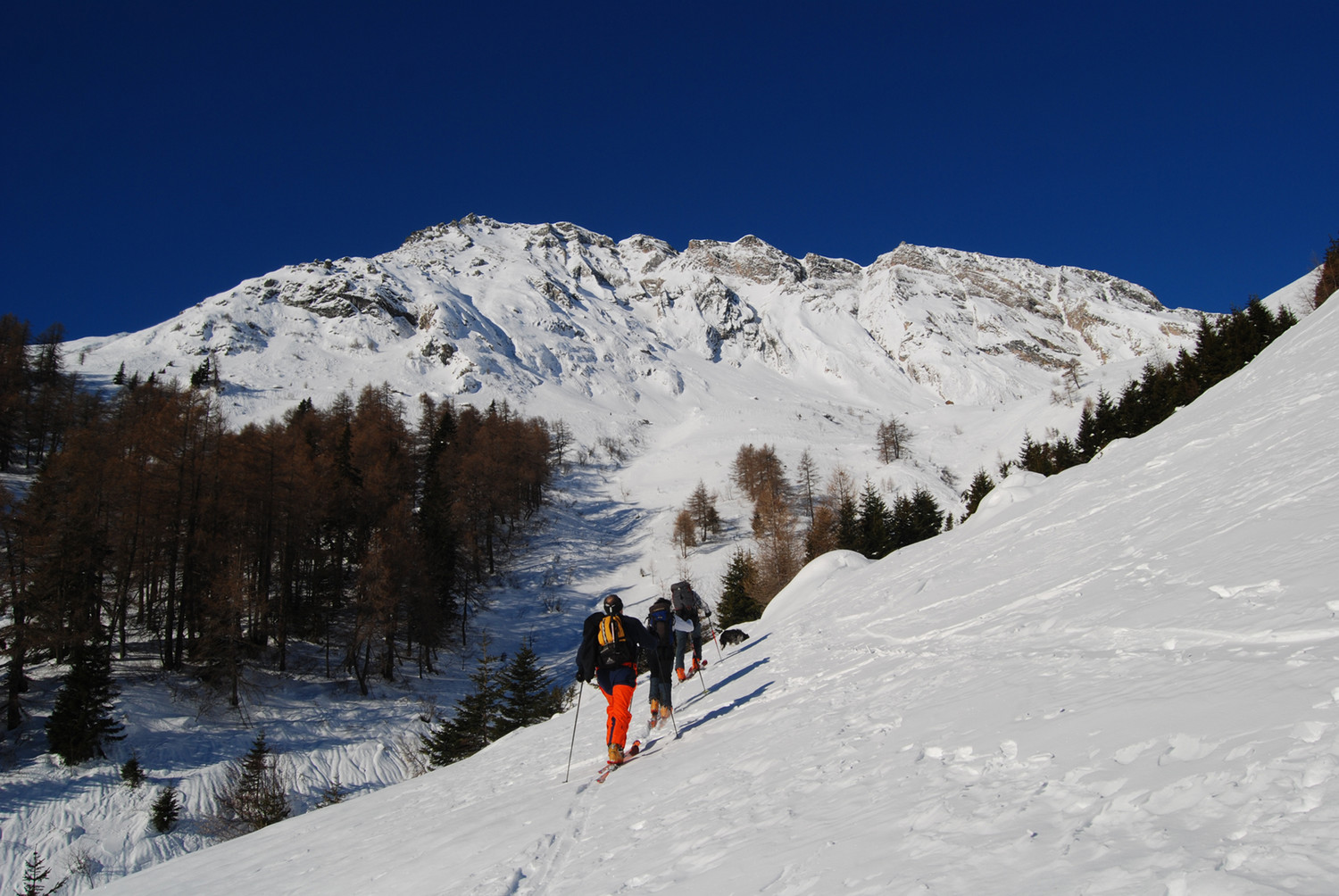 Il versante Orientale del Piz Cam 2634 m salendo in Val Furcela