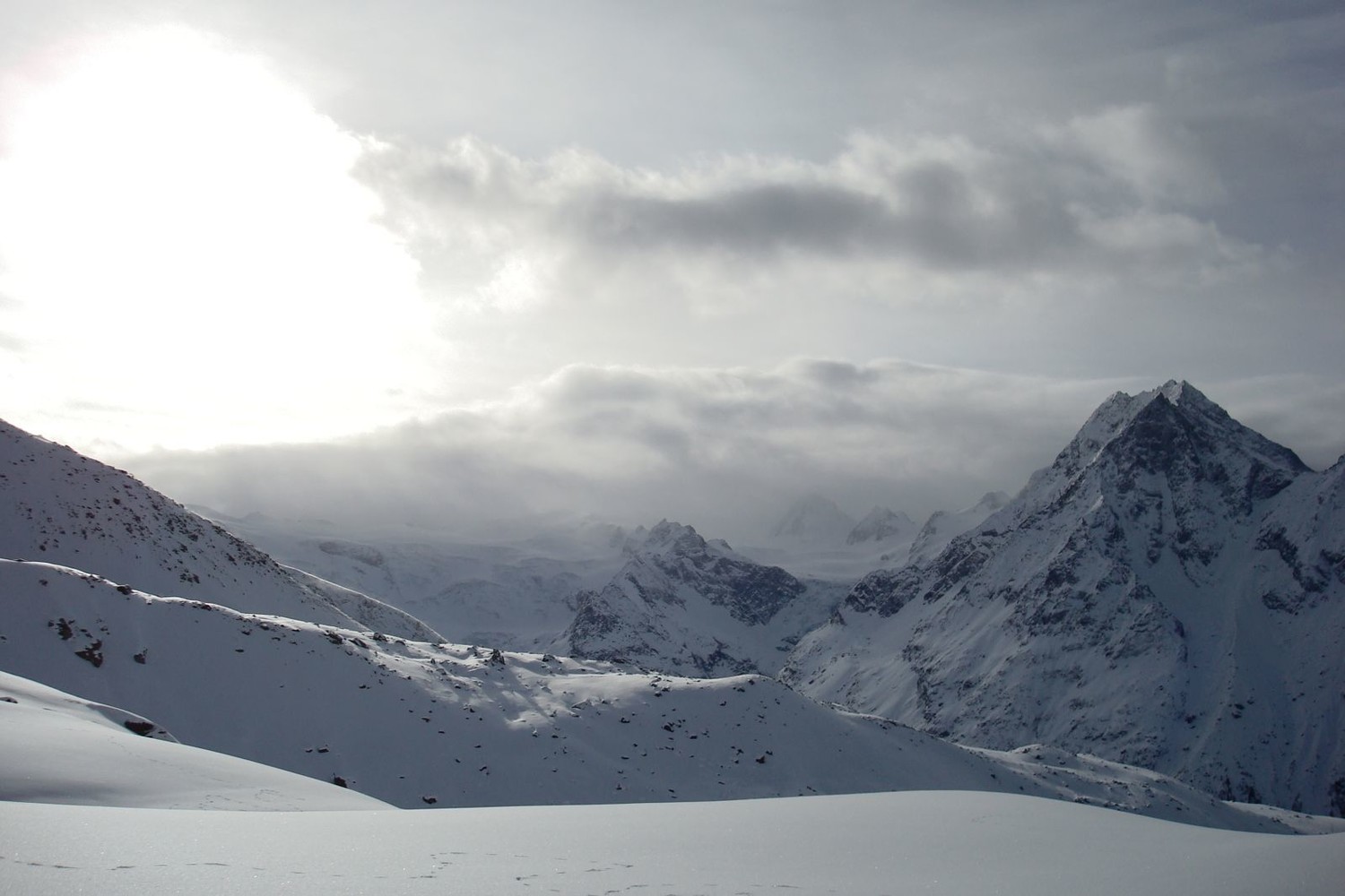 Nuages menaçants sur Ferpècle et le Mont-Miné