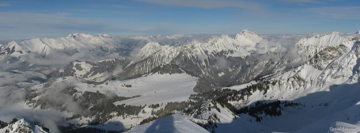 Vue panoramique sur les préalpes depuis le Pic Chaussy