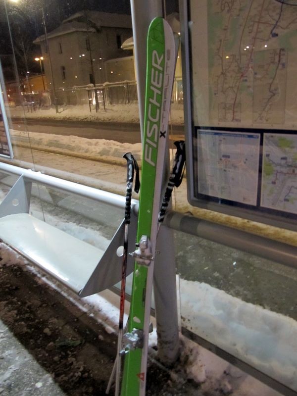 J'accompagne mes skis en tram jusqu'à Chavant.