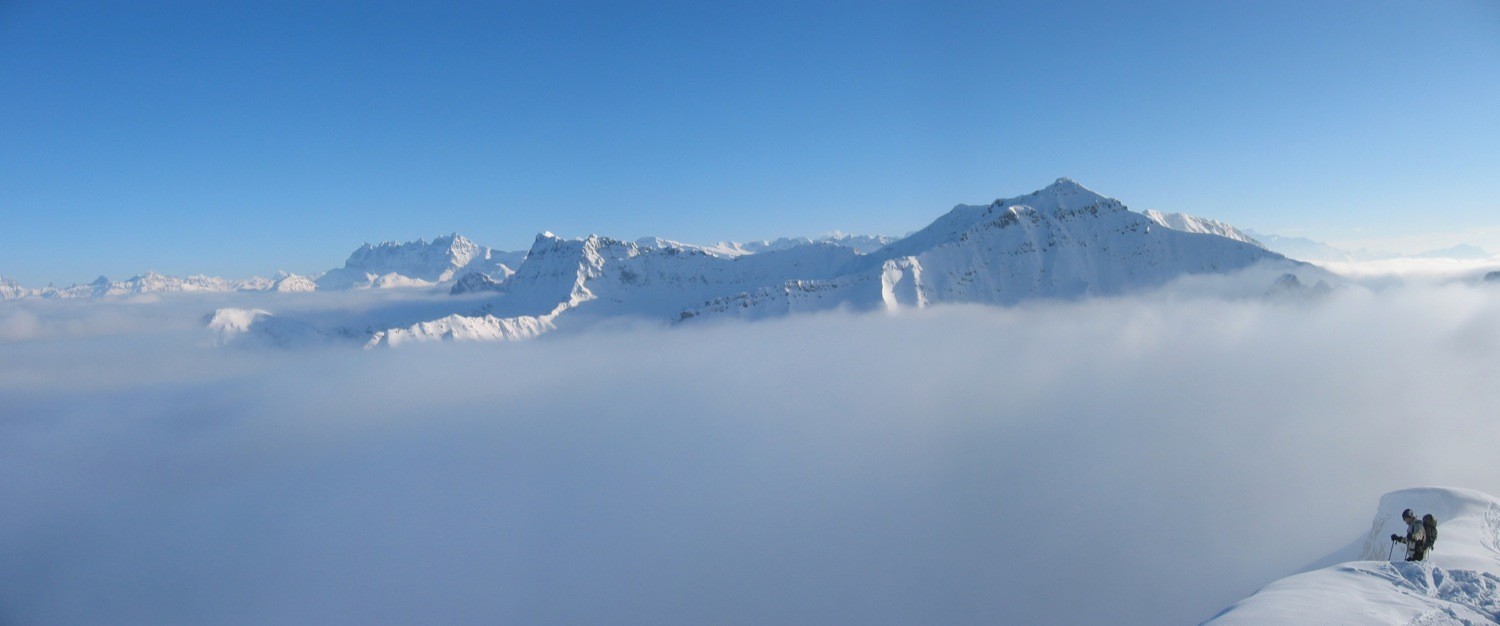 Tavaneuse émerge de la mer de nuages