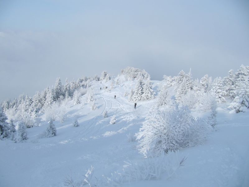 Il est encore possible de trouver un peu de poudre aux abors de la montée de la voie normale !