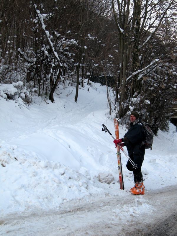 Un petit chemin à droite après l'avant-dernier virage permet même de se payer le luxe de descendre jusqu'en bas skis au pieds