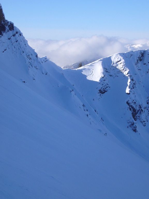 deux skieurs dans le col de sosay