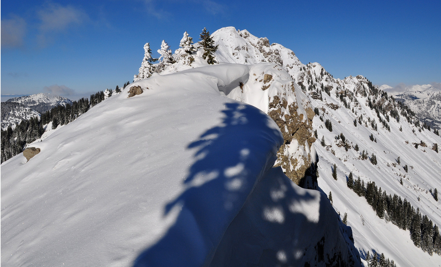 Sortie du couloir N et vue sur le Pic de la Corne