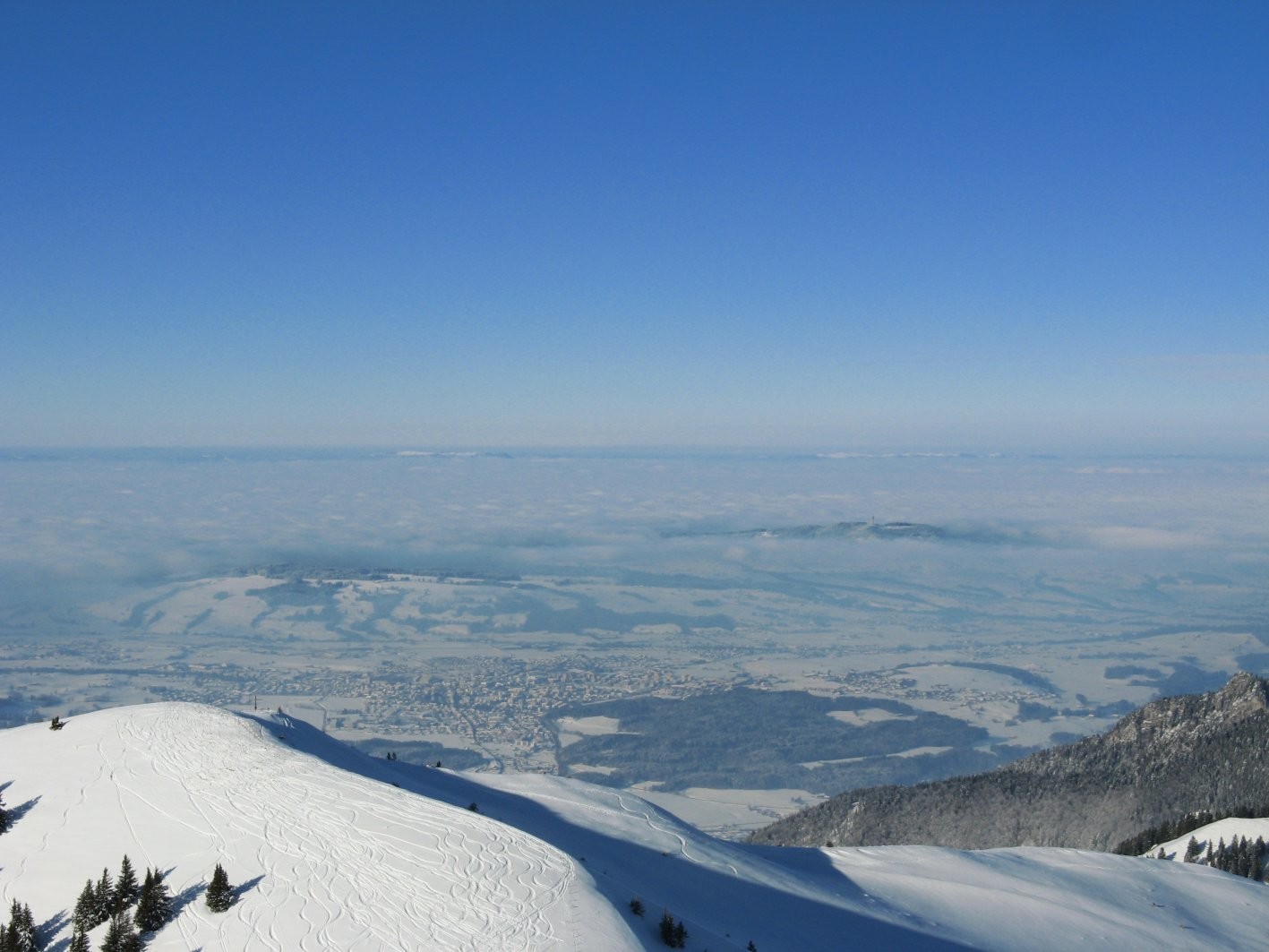 Le plateau sous le brouillard