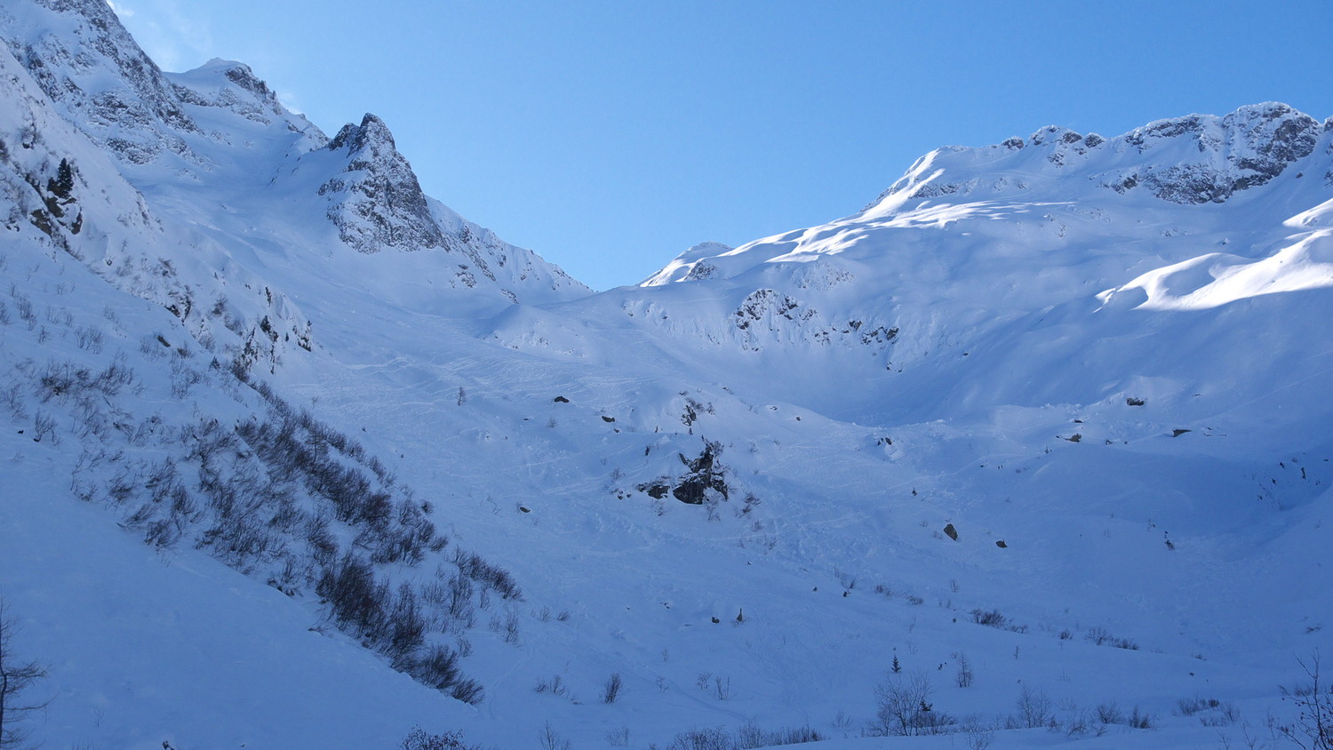 Vallon de Bérard. A gauche, la pte A. Favre et le glacier du Mort.