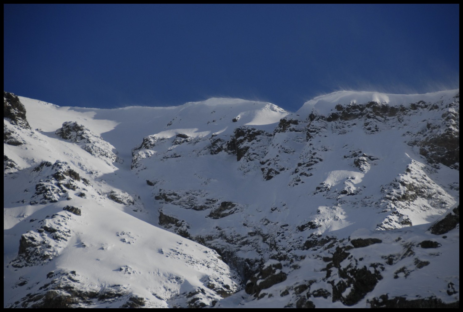 De belles corniches vers le haut de la diagonale