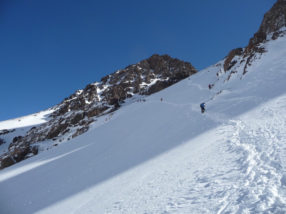 toubkal: drenière pente avant le refuge à la descente