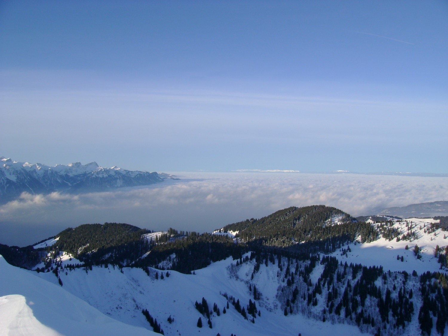 Mer de brouillard sur le lac Léman
